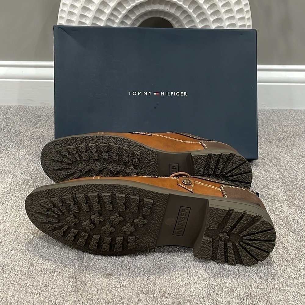 NWB Men’s Tommy Hilfiger dark natural Dante shoe. Size 11M. - Picture 4 of 7